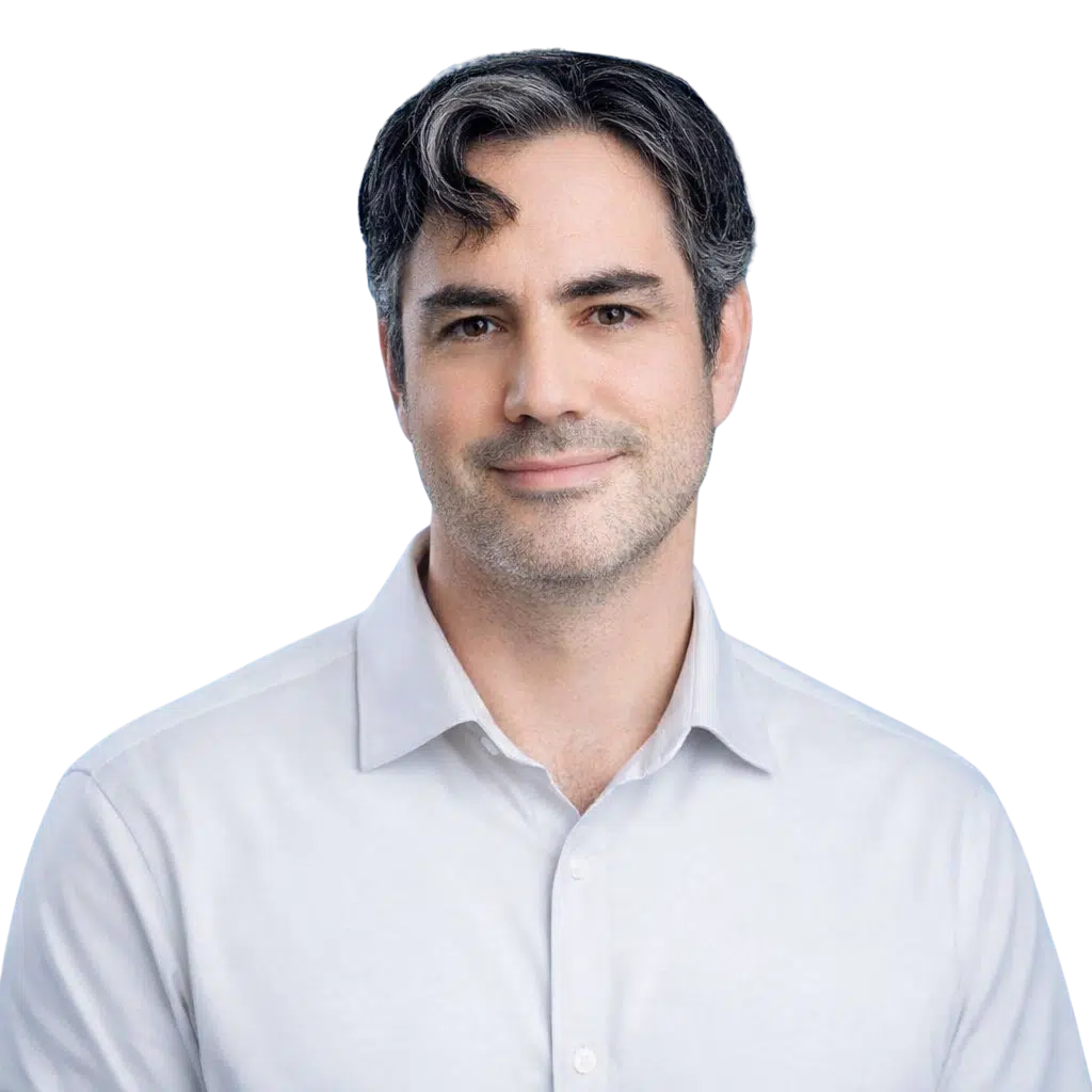 מומחה לנוירולוגיה ורפואת כאב, בעל ניסיון בטיפול במיגרנות, כאבי ראש כרוניים וכאב נוירופתי מורכב, ומשמש נוירולוג בכיר במרכז הרפואי שיבא תל השומר. במרפאה הוא מגדיר את המסגרת הרפואית למצבי כאב מורכבים ומכוון את התהליך האינטגרטיבי, תוך שילוב מושכל בין רפואה מערבית מתקדמת לבין הכלים הטיפוליים הרב־תחומיים של המרפאה.